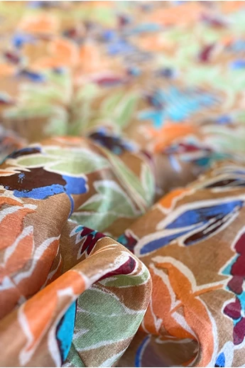 tolgyfaszin-alapon-level-mintas-sal-selyem-