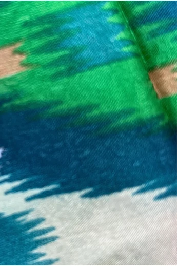 porcelanfeher-alapon-tolgyfaszin-mintas-sal-selyem- porcelanfeher-alapon-tolgyfaszin-mintas-sal-selyem-