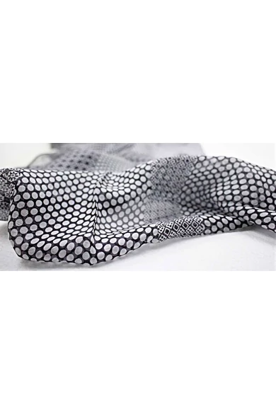Fekete-fehér mintás 100% valódi hernyóselyem sál bordűrös 50 x 180cm