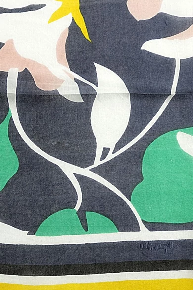 Párizsikék alapon óriás virág mintás 100% valódi hernyóselyem sál 100x180 cm