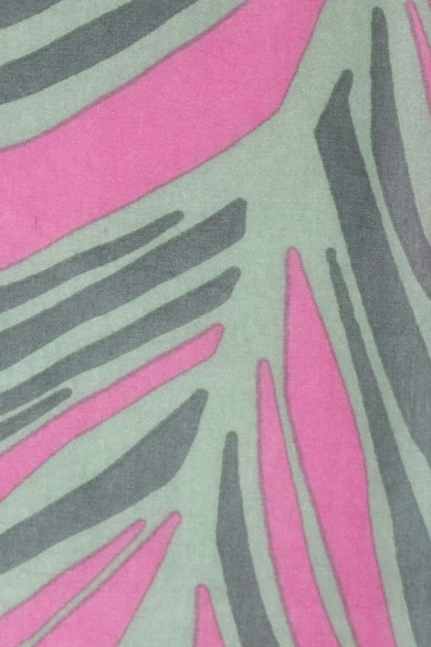 Osztrigaszürke alapon amarántbíbor és grafitszürke mintás 100% valódi hernyóselyem sál 50x180 cm
