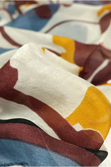 Hollandkék keretben virágmintás 100% valódi hernyóselyem sál 100x180 cm