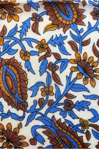 Porcelánfehér alapon pompejikék és nugátbarna virágmintás 100% valódi hernyóselyem sál 100x180 cm