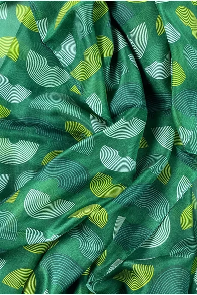 Dzsungelzöld alapon mintás 100% valódi hernyóselyem sál 100x180 cm