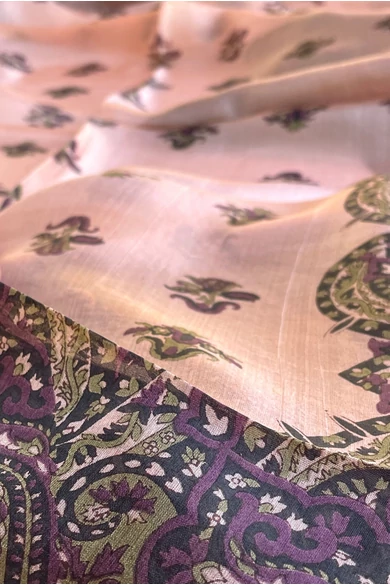 Flamingórózsaszín alapon paisley mintás 100% valódi hernyóselyem sál 100x180 cm