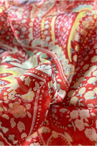 Lángvörös alapon paisley mintás 100% valódi hernyóselyem sál 100x180 cm