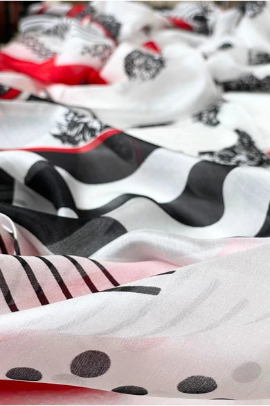 Japánpiros  bordűrös 100% valódi hernyóselyem sál 100x180 cm